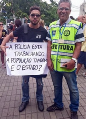 População cobrou do Estado ações para garantir segurança pública no bairro Foto:  Reprodução / Facebook