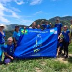 E lá no alto da Pedra do Urubu, conheci o grupo Trilhas da Freguesia!